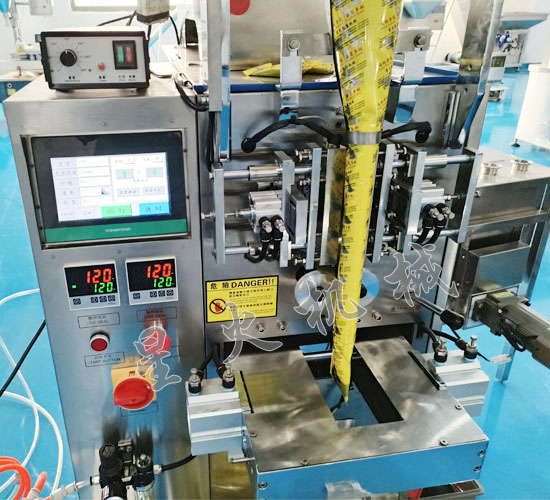 小袋立式液體包裝機-袋裝糖漿包裝機